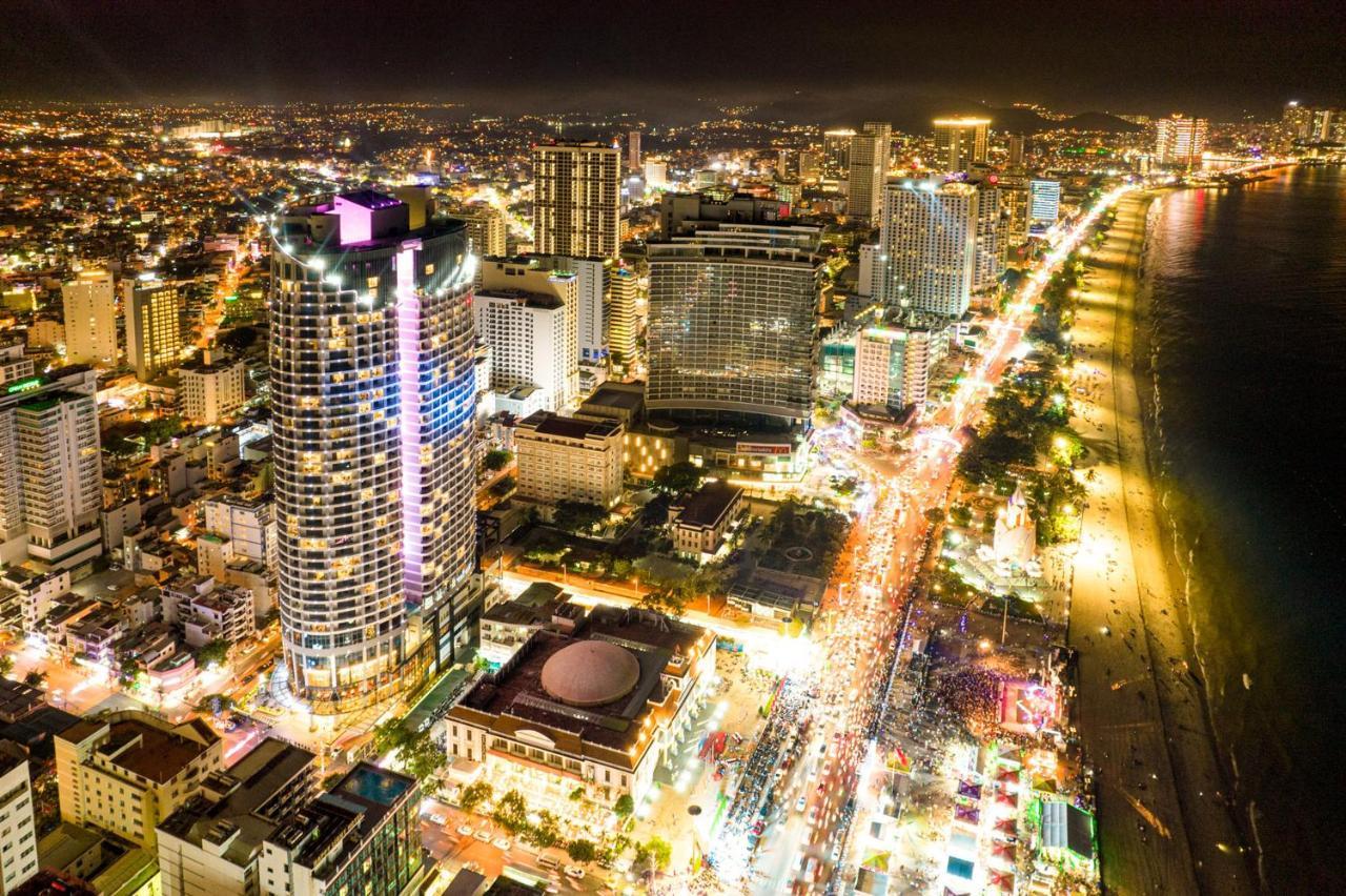 Capital Beachfront Nha Trang Bagian luar foto