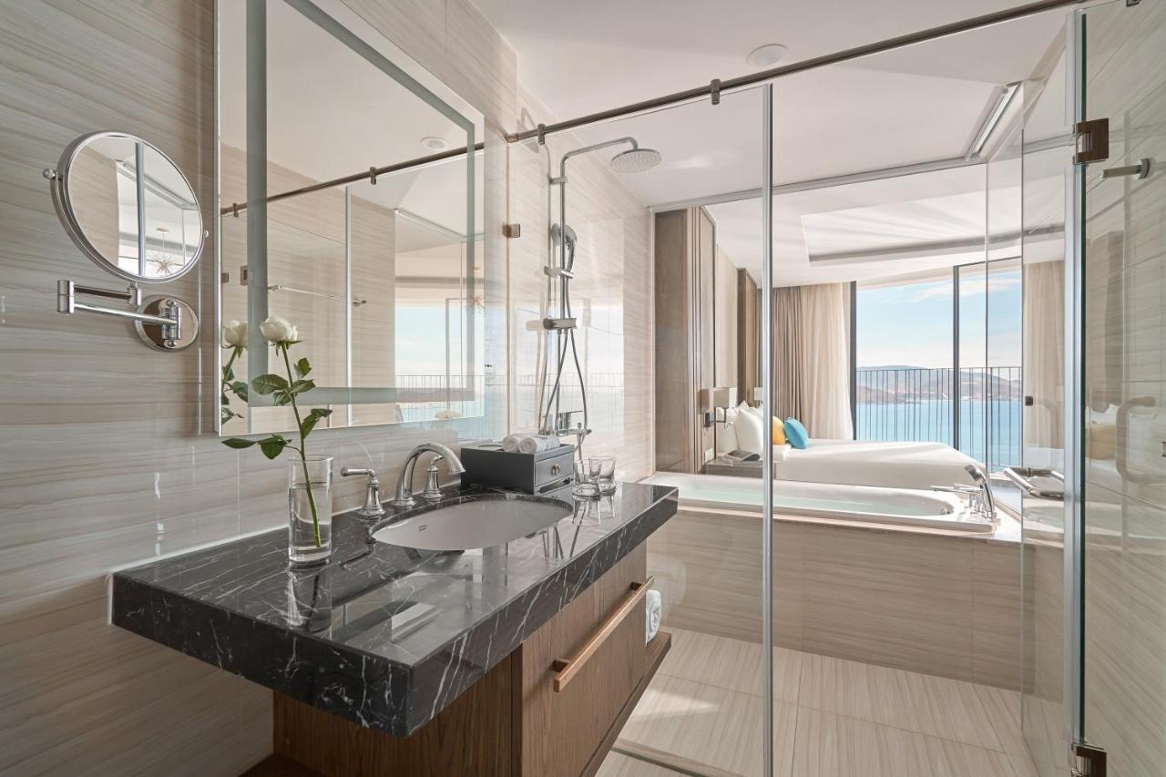 Capital Beachfront Nha Trang Bagian luar foto